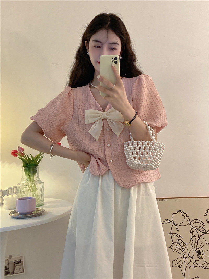 粉色V领蝴蝶结衬衫女设计感小众夏季韩系温柔甜美泡泡袖短款上衣