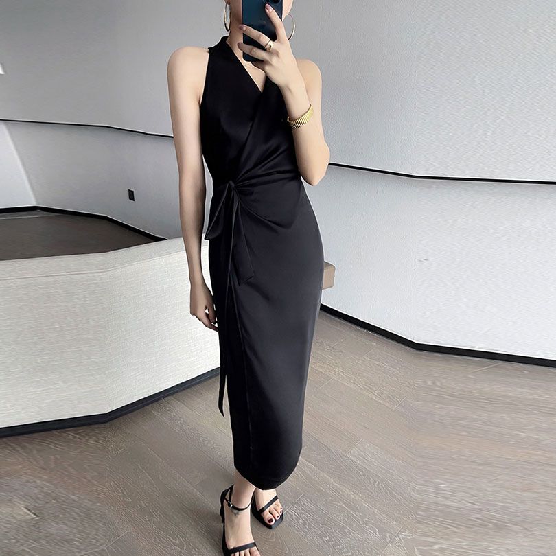 In stock~Black hanging neck dress female 2023 summer new sleeveless temperament high-end design mid-length skirt