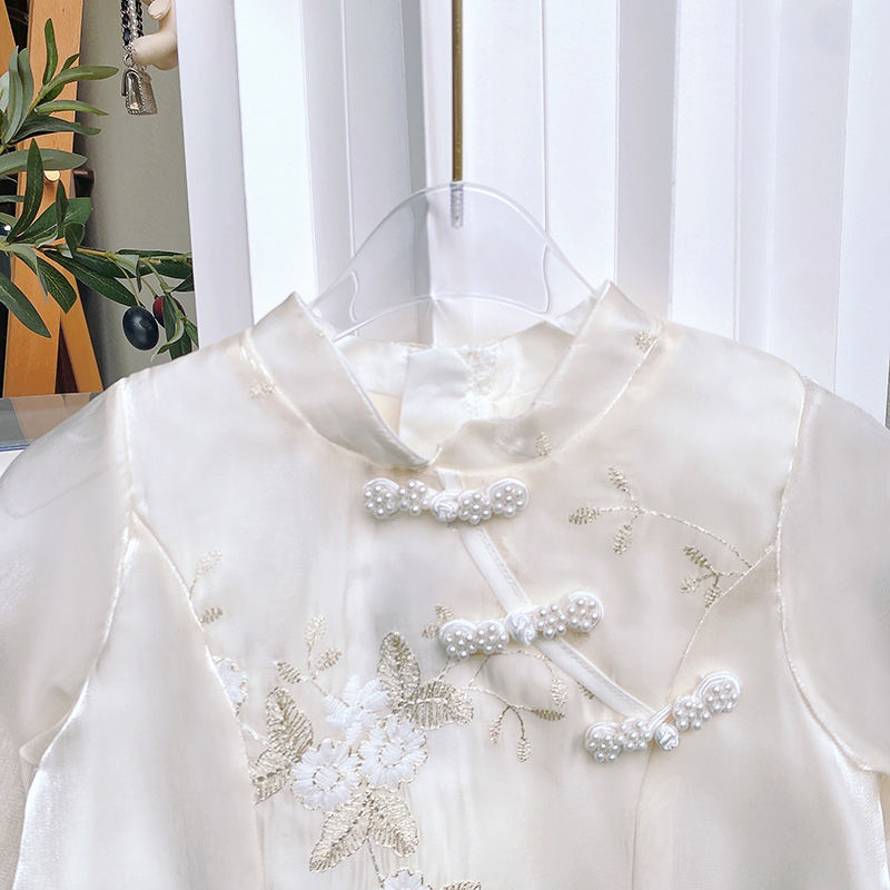Girls' national style suit 2022 summer new children's small and medium-sized children's temperament foreign style embroidery short-sleeved girl two-piece set