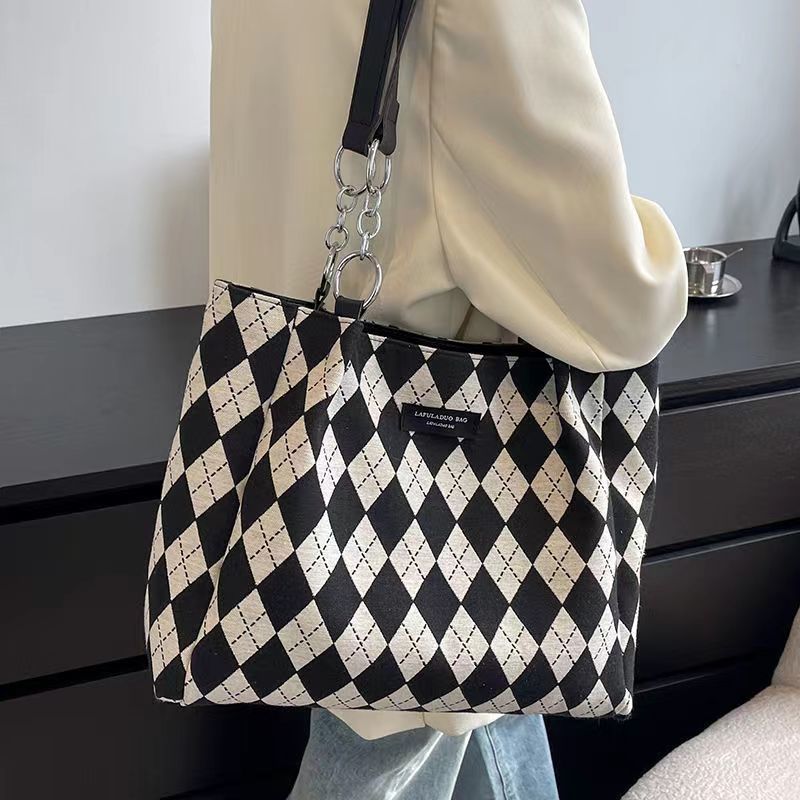 Large-capacity bag female 2023 new fashion all-match niche design canvas Korean small satchel Messenger bag