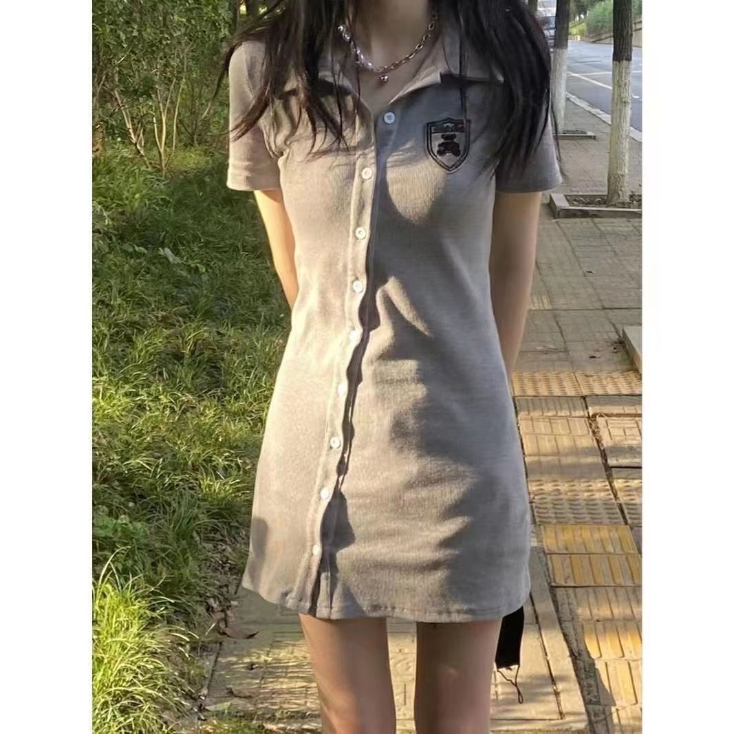 polo領小熊連衣裙女設計感小眾修身顯瘦百搭甜辣妹純欲包臂短裙子