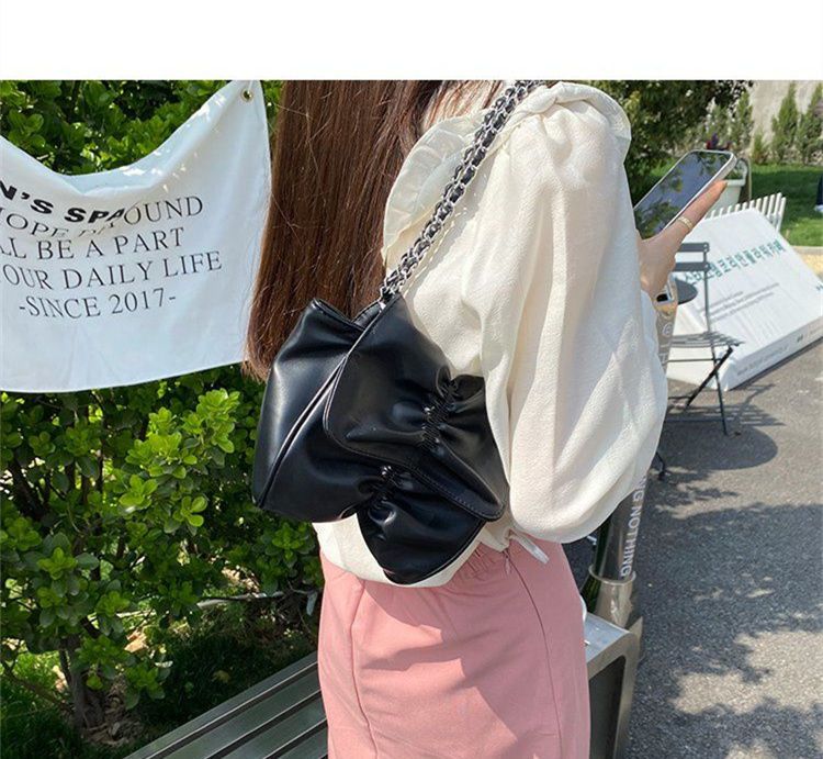 女包2022夏季新品小眾設計蝴蝶結斜挎包時尚單肩鏈條包褶皺腋下包-一家雜貨鋪