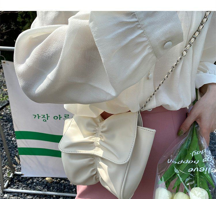 女包2022夏季新品小眾設計蝴蝶結斜挎包時尚單肩鏈條包褶皺腋下包-一家雜貨鋪