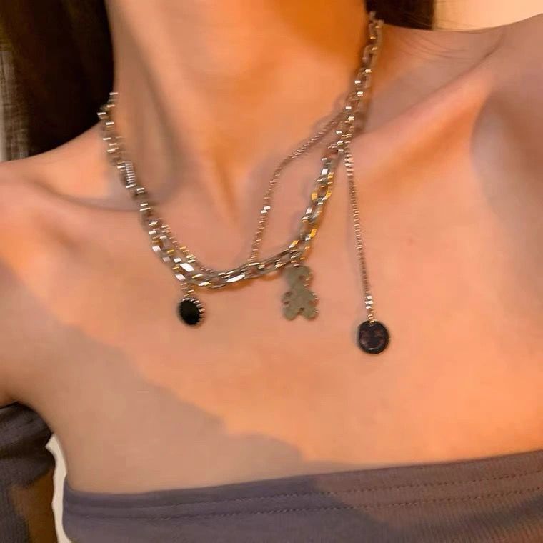 Super beautiful necklace for women, punk niche design, high-end clavicle chain, versatile sweater chain, long hip-hop necklace wholesale