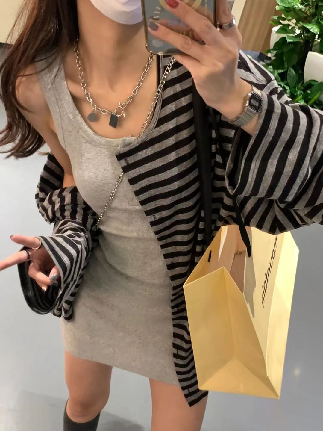 Suit women's 2023 spring new slimming and meat-covering long striped cardigan slimming slimming waist vest dress