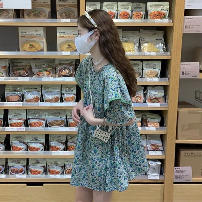 復古清新綠色荷葉邊小飛袖碎花連衣裙女夏季小個子短款寬鬆娃娃裙