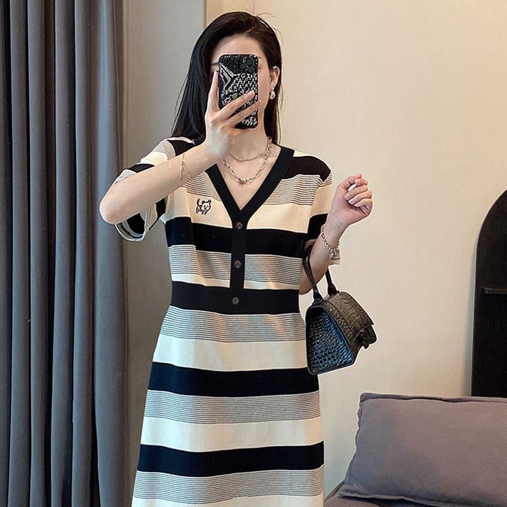 Design sense striped embroidery V-neck dress fat MM extra large size 300 catties summer loose Tibetan meat thin T-shirt skirt