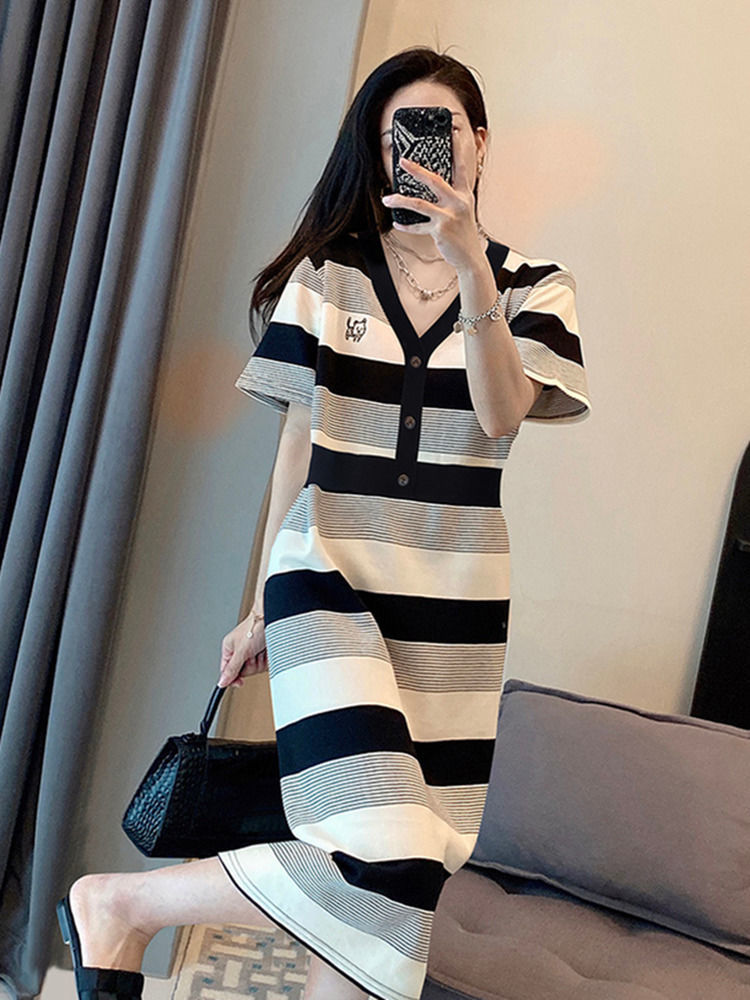 Design sense striped embroidery V-neck dress fat MM extra large size 300 catties summer loose Tibetan meat thin T-shirt skirt