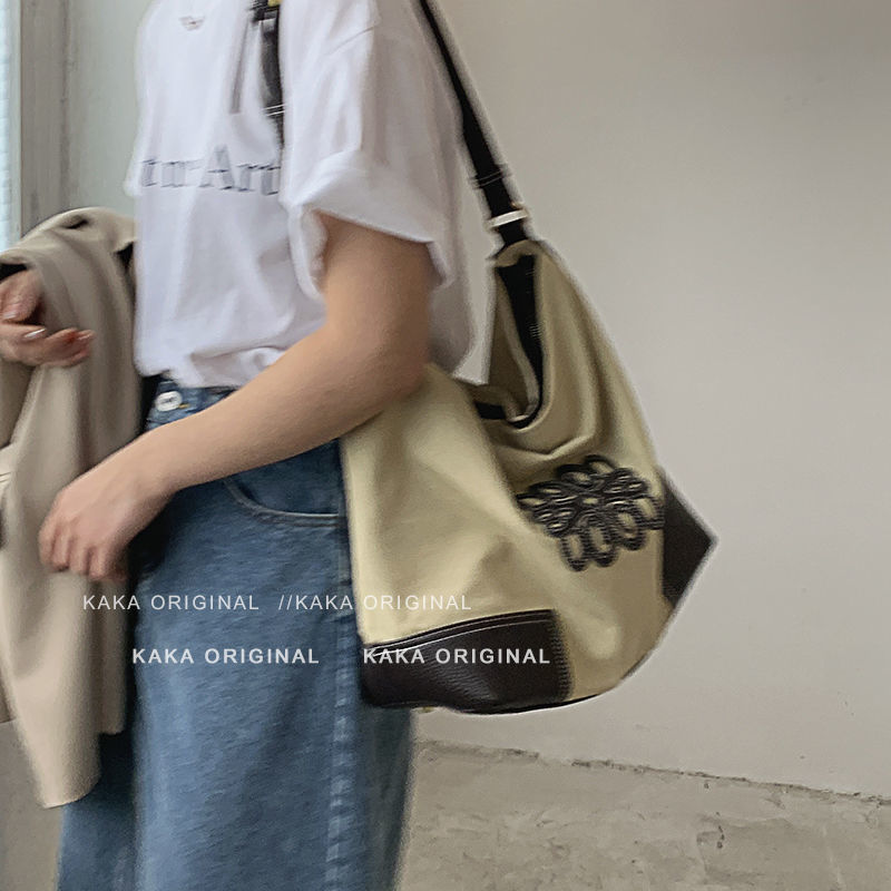 休閒帆布包包女2022新款潮時尚腋下包質感小眾百搭大容量水桶包