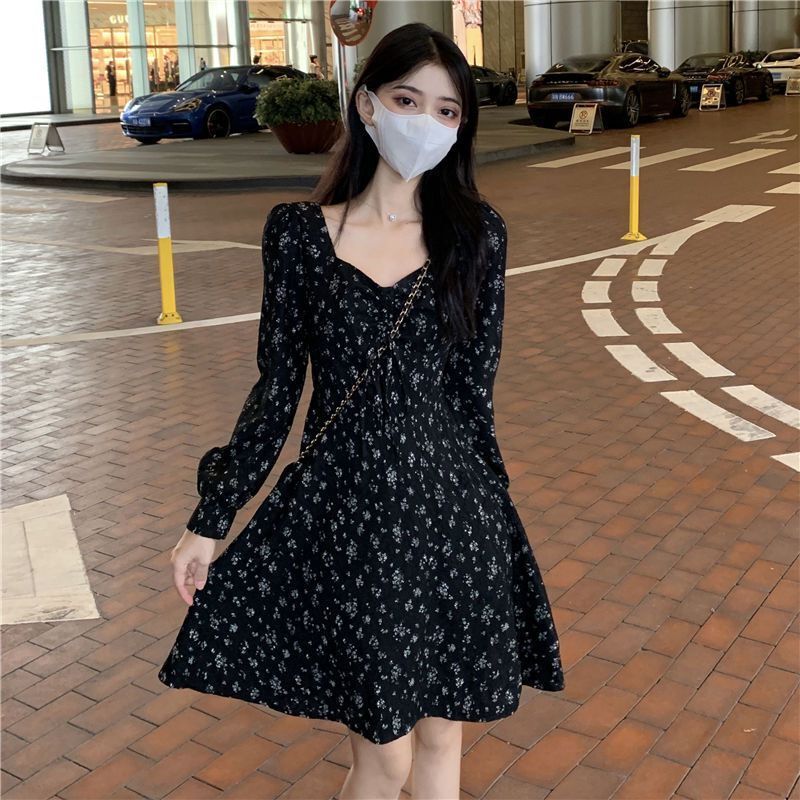 Long-sleeved floral dress female 2022 spring and autumn new design sense waist reduction age first love small hot girl skirt