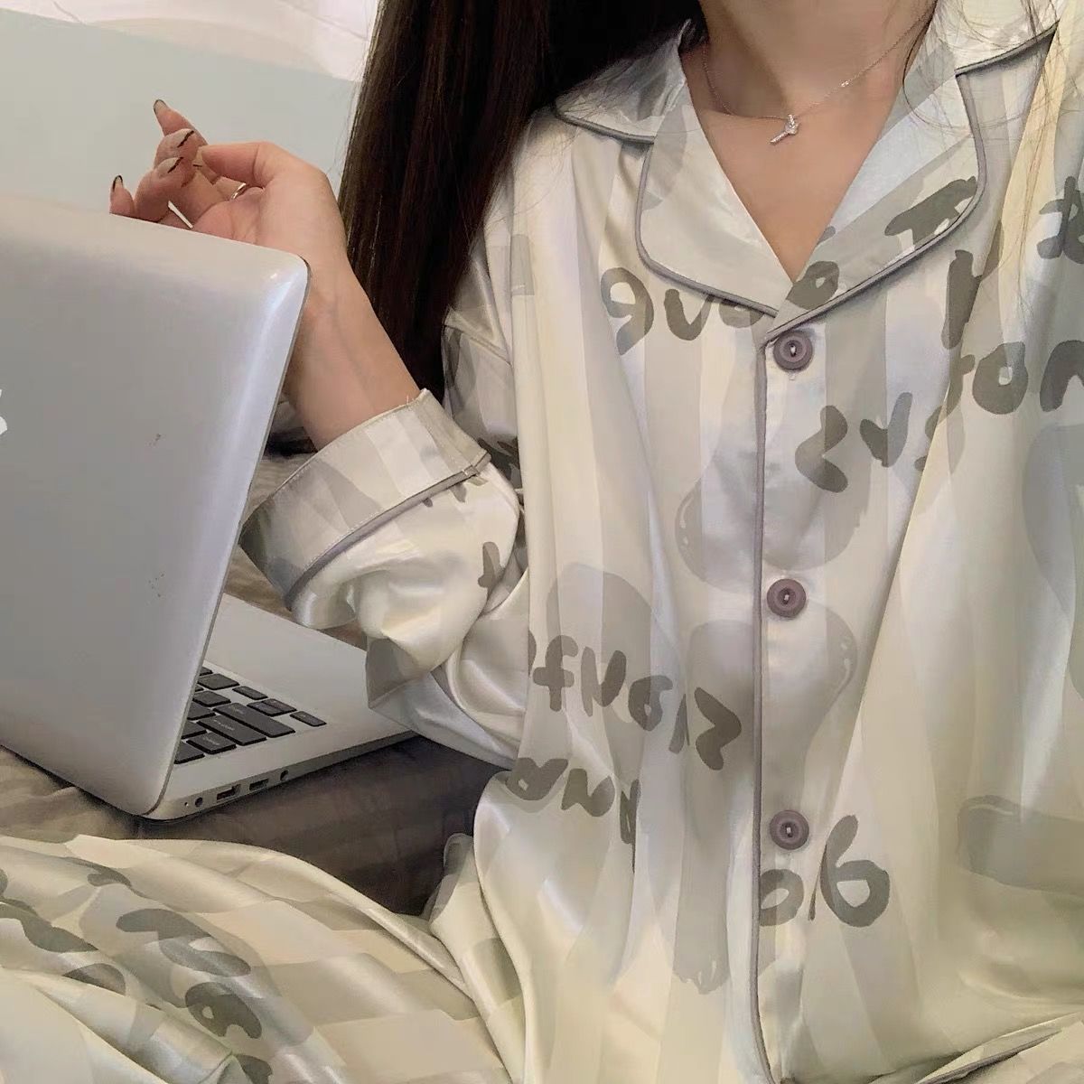 Pajamas women's spring, autumn and winter 2022 new cardigan loose large size student ins wind long-sleeved cute home service suit