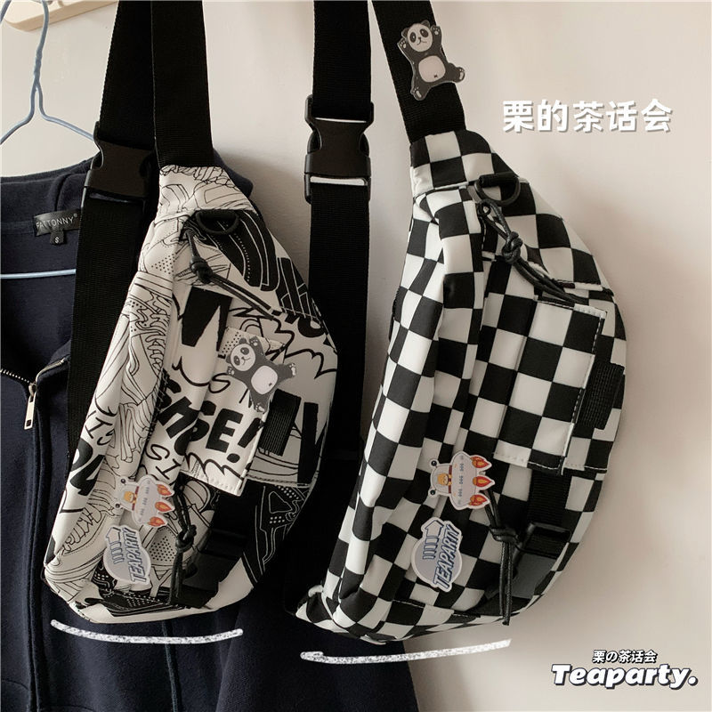 日系ins原宿暗黑風棋盤格子工裝胸包女 韓國百搭斜挎包少女腰包潮