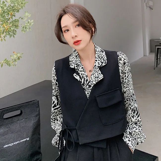 Black small vest shirt Two-piece suit Sleeveless top Vest vest Vest Spring and autumn design sense top