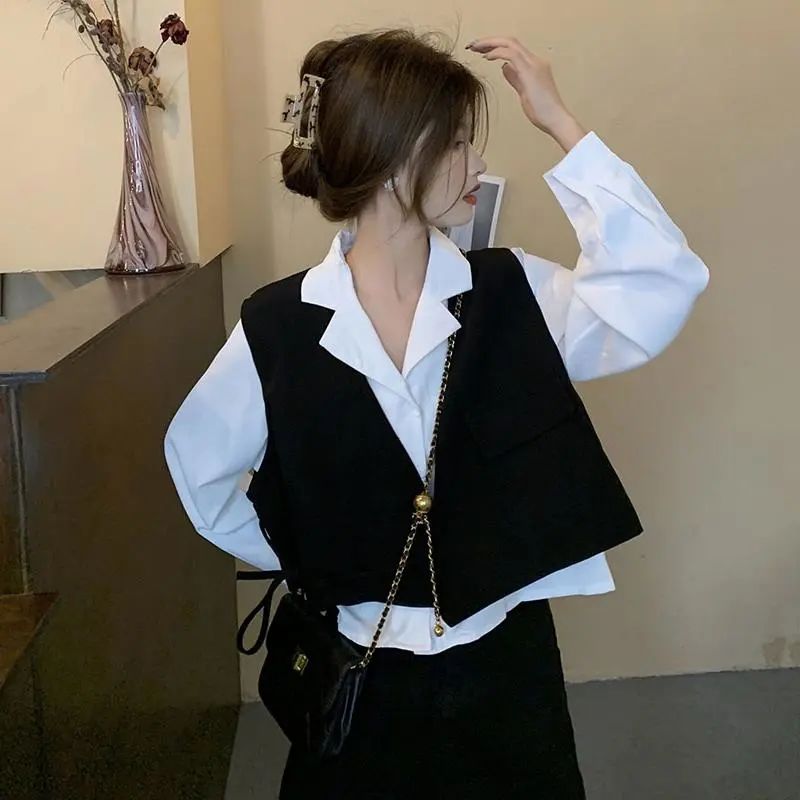 Black small vest shirt Two-piece suit Sleeveless top Vest vest Vest Spring and autumn design sense top