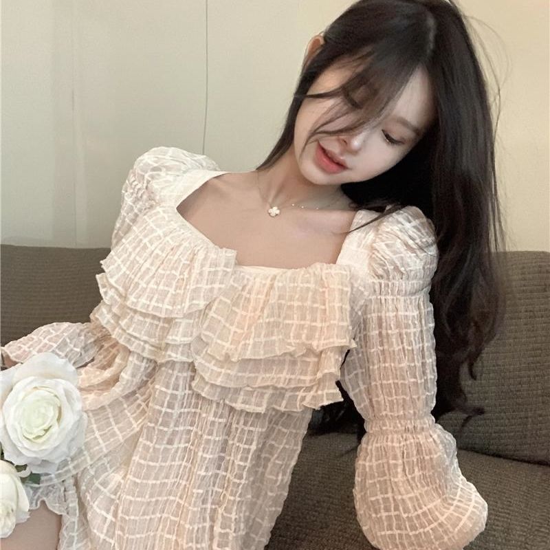Hong Kong-flavored foreign style age-reducing and thinning suit female 2023 new summer all-match design sense pleated square collar top shorts