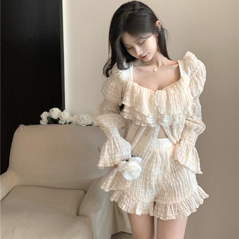 Hong Kong-flavored foreign style age-reducing and thinning suit female 2023 new summer all-match design sense pleated square collar top shorts