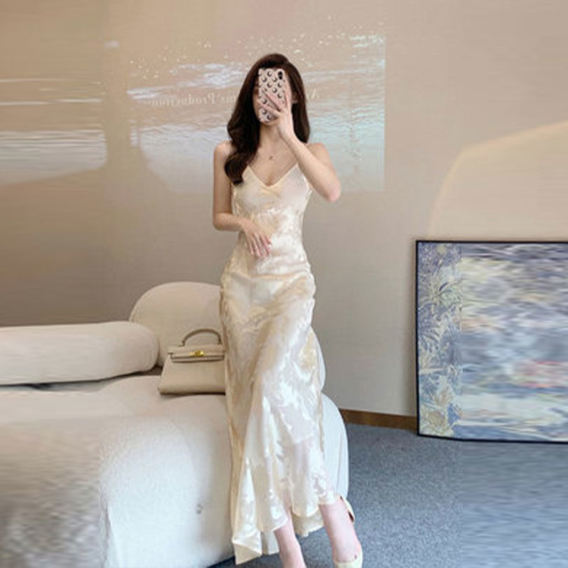 【現貨秒發】法式吊帶連衣裙名媛氣質高級感新款碎花溫柔風中長款