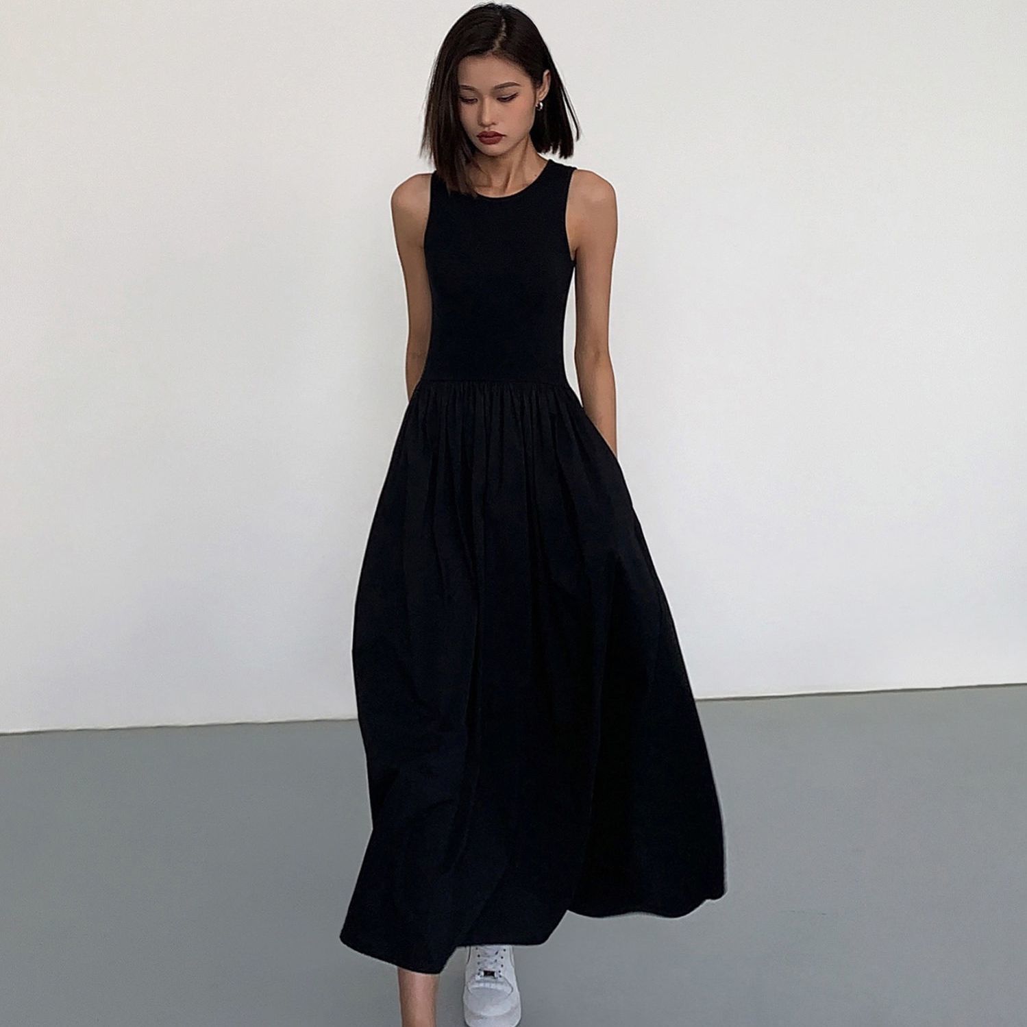 Black round neck sleeveless vest dress women 2022 summer new slim fit big skirt temperament long skirt