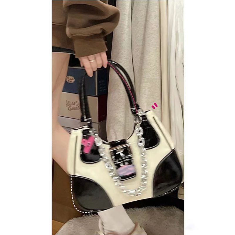 2022 Borsa a tracolla con una spalla cool per ragazza piccante in tela laccata medievale in nylon dolce sotto le ascelle_voghion.com