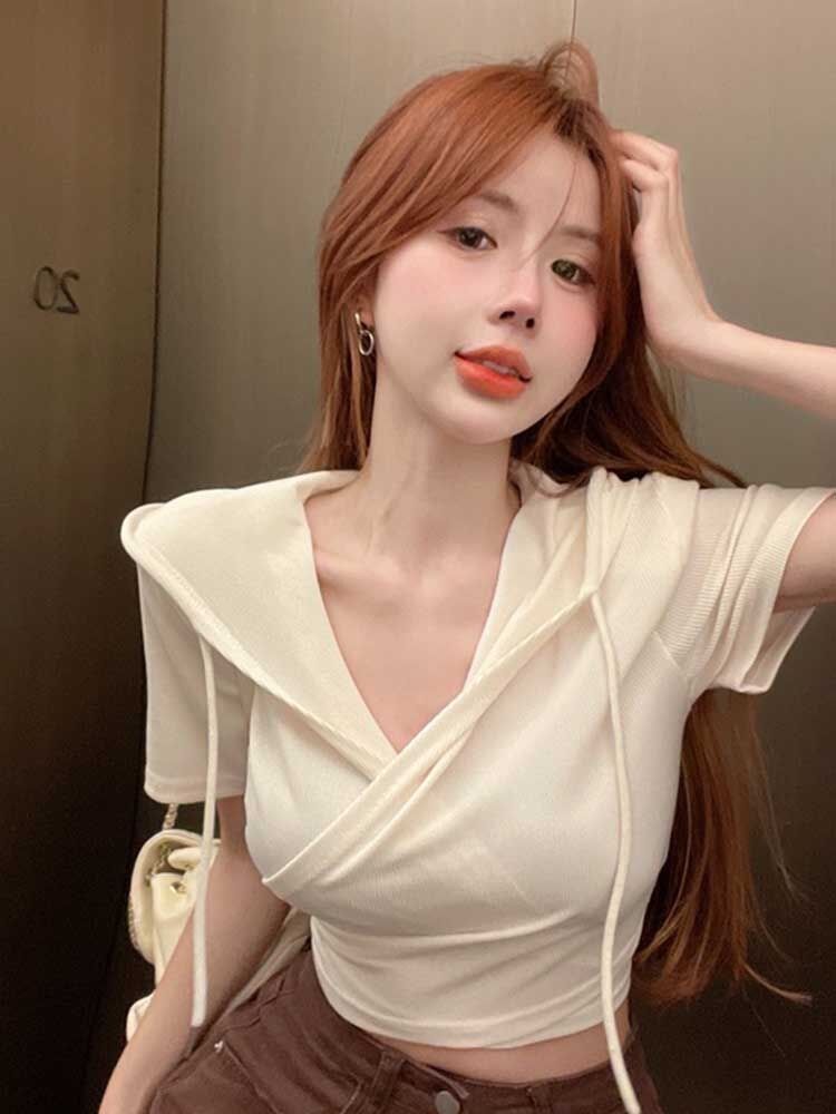 Hot girl hooded tight top women's summer short-sleeved design sense small fragrance style high waist short t-shirt pullover thin coat