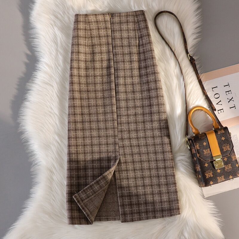 Autumn and winter thickened woolen plaid skirt for women 2023 new high-waisted A-line hip skirt over-the-knee slit mid-length skirt