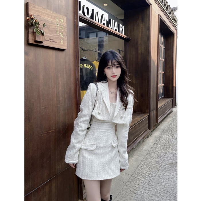 [Two-Piece Suit] Hot Girl Xiaoxiang Style Design Short Suit Jacket Female + Waist Slim Tube Top Skirt