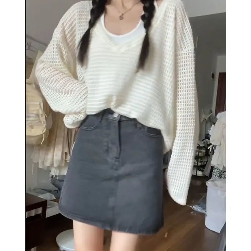 [Three-piece suit] Long-sleeved T-shirt loose v-neck hollow top with halter neck strap high waist denim skirt