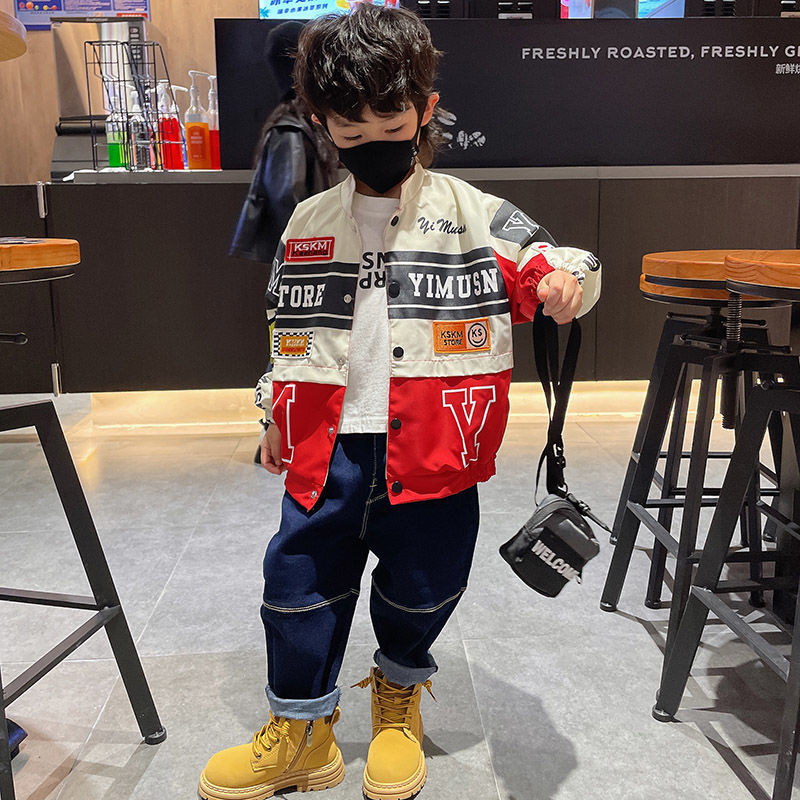 男童秋裝機車服外套2023新款潮酷兒童秋季時髦棒球服時尚字母夾克