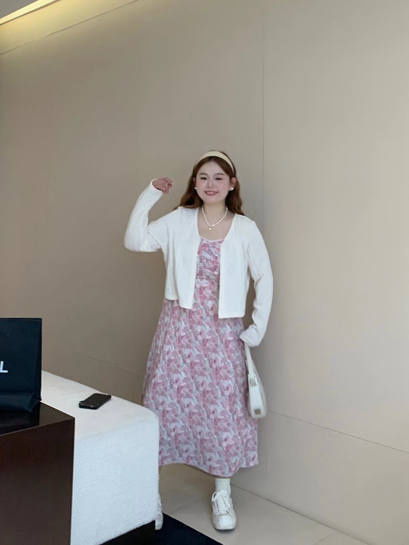 大碼粉色吊帶連衣裙女2023春季新款微胖MM法式設計感收腰印花長裙