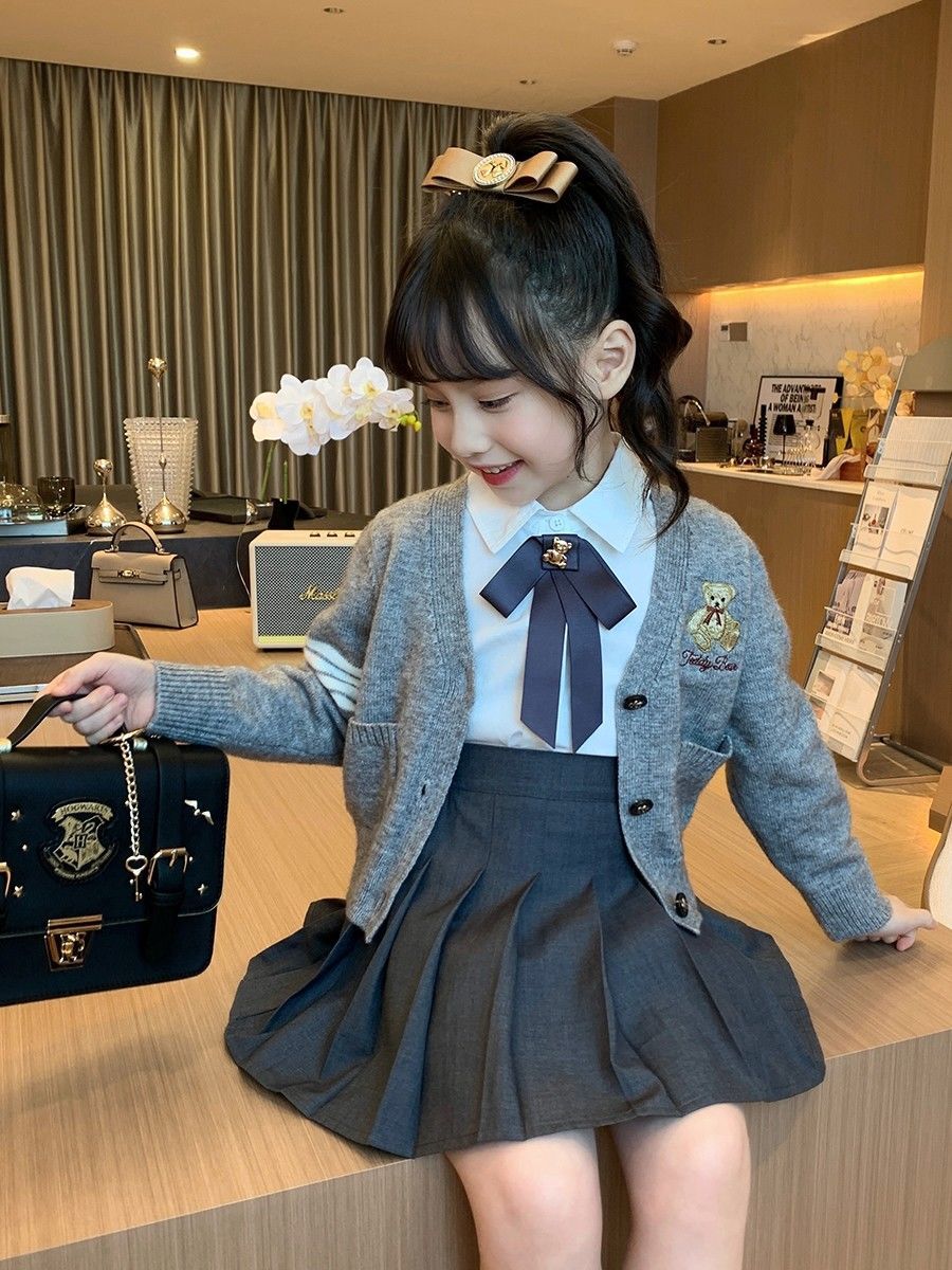 女童毛衣外套2023新款春裝小女孩學院風針織開衫洋氣女寶寶JK上衣
