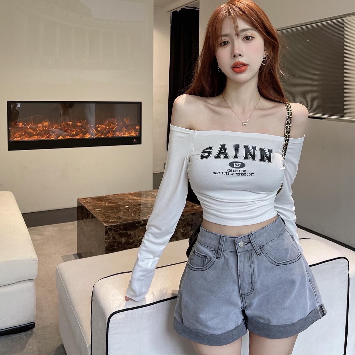 Navel dress white one-shoulder tight-fitting t-shirt ladies sexy short small shirt spring and autumn long-sleeved bottoming shirt top winter