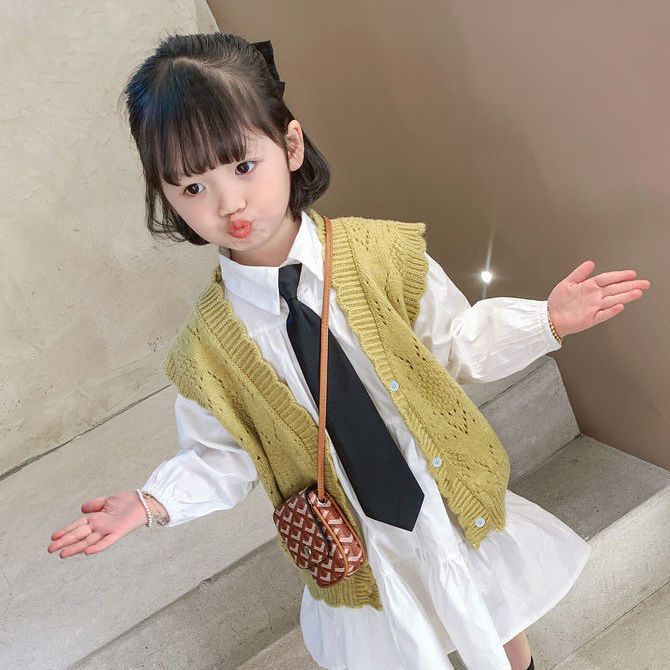 女童针织马甲春秋外穿2023新款小女孩韩版洋气儿童春季毛衣背心潮