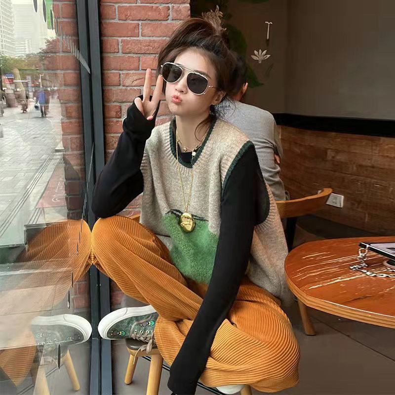 Fat mm retro waistcoat knitted vest vest female large size loose outerwear bottoming sweater jacket 300 catties ins tide