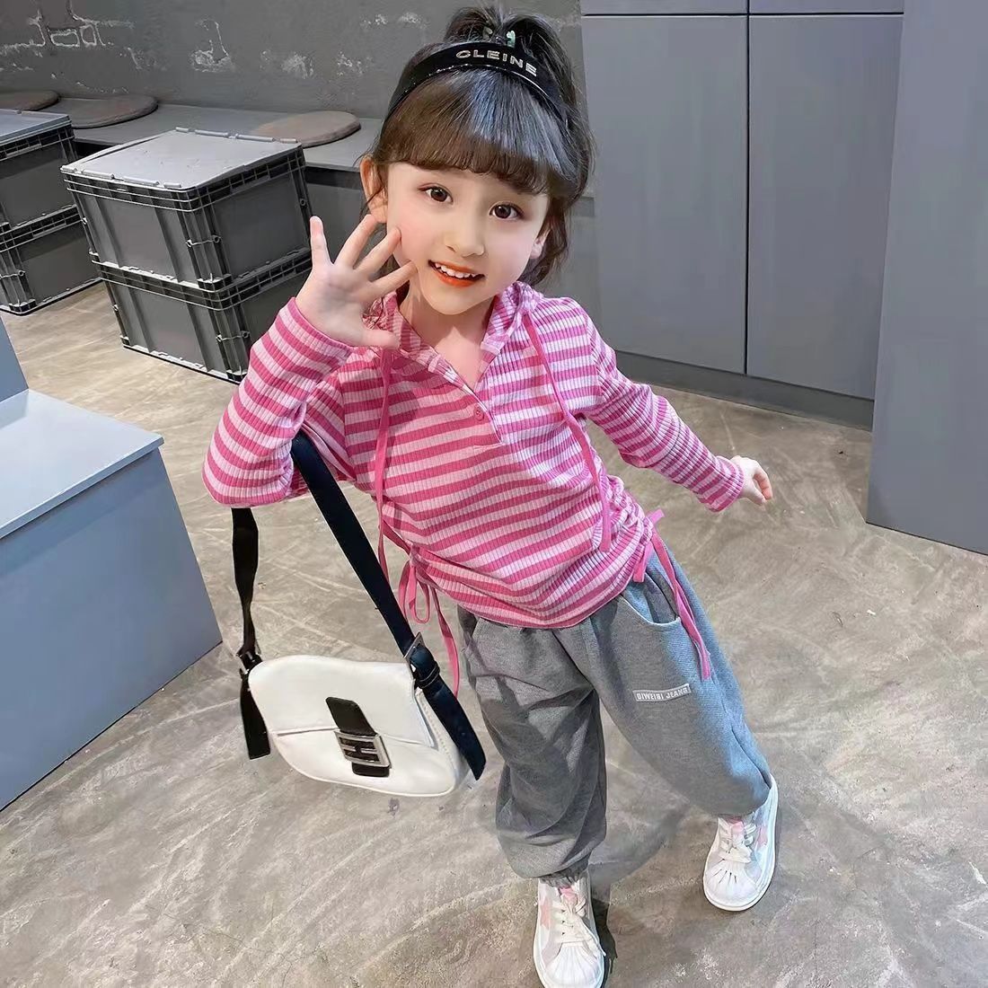 女童秋裝套裝2022春秋季兒童長袖條紋連帽衫洋氣女寶寶衛褲兩件套