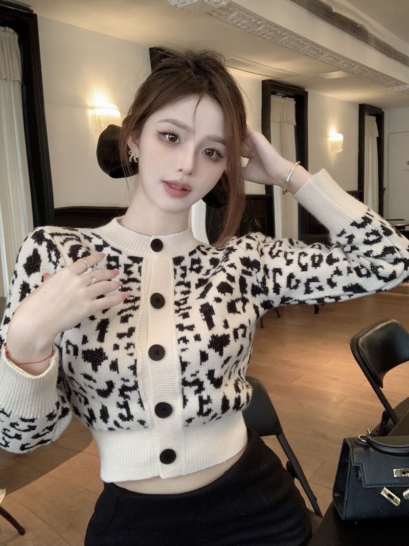 2023秋裝新款韓版小個子時尚高腰短款氣質豹紋針織開衫毛衣外套女