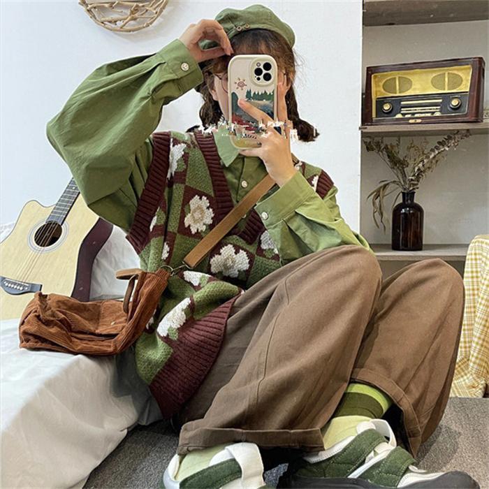 Two-piece suit Japanese sweet college style floret jacquard sweater vest vest knitted sweater female + green shirt