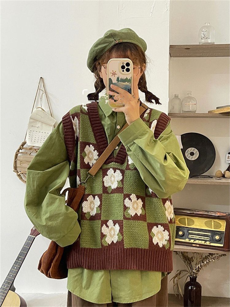 Two-piece suit Japanese sweet college style floret jacquard sweater vest vest knitted sweater female + green shirt