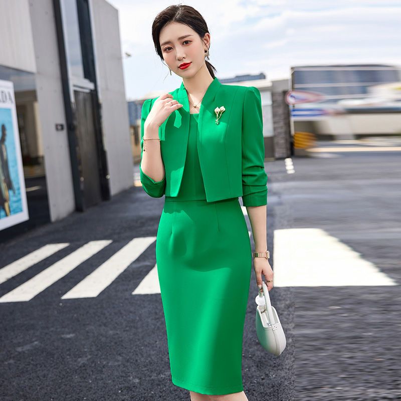 Professional suit female 2022 early autumn new celebrity temperament short coat foreign style small dress two-piece set