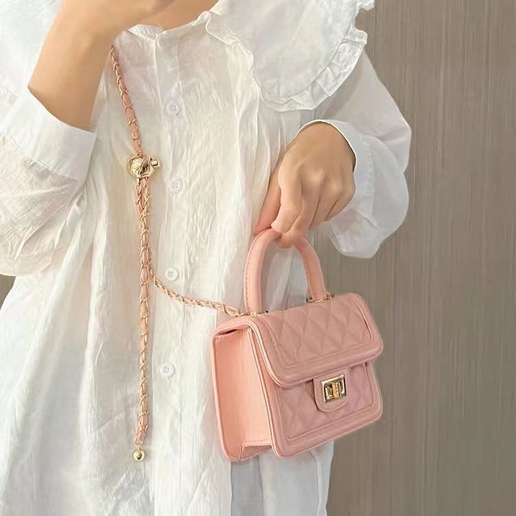Niche high-end fashion small bag women 2022 new one-shoulder Messenger bag girl Xiaoxiang style rhombic chain bag