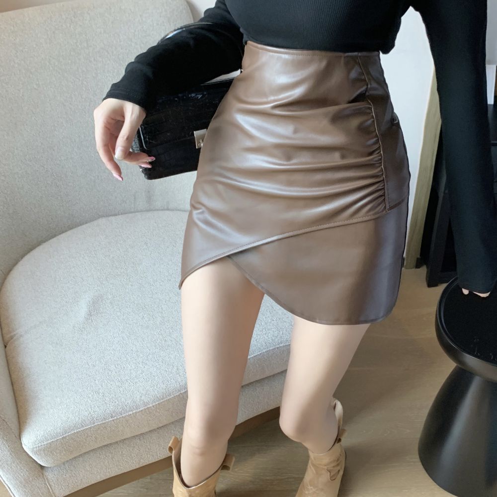Irregular pleated half length skirt for women's clothing design, retro PU leather skirt, spicy girl short skirt, high waisted A-line wrap hip skirt