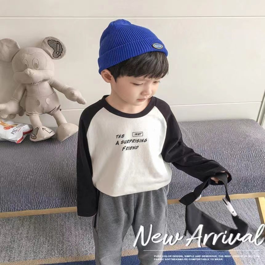 Boys' long-sleeved t-shirt 2022 autumn new children's color-blocking simple top baby print western style bottoming shirt trend