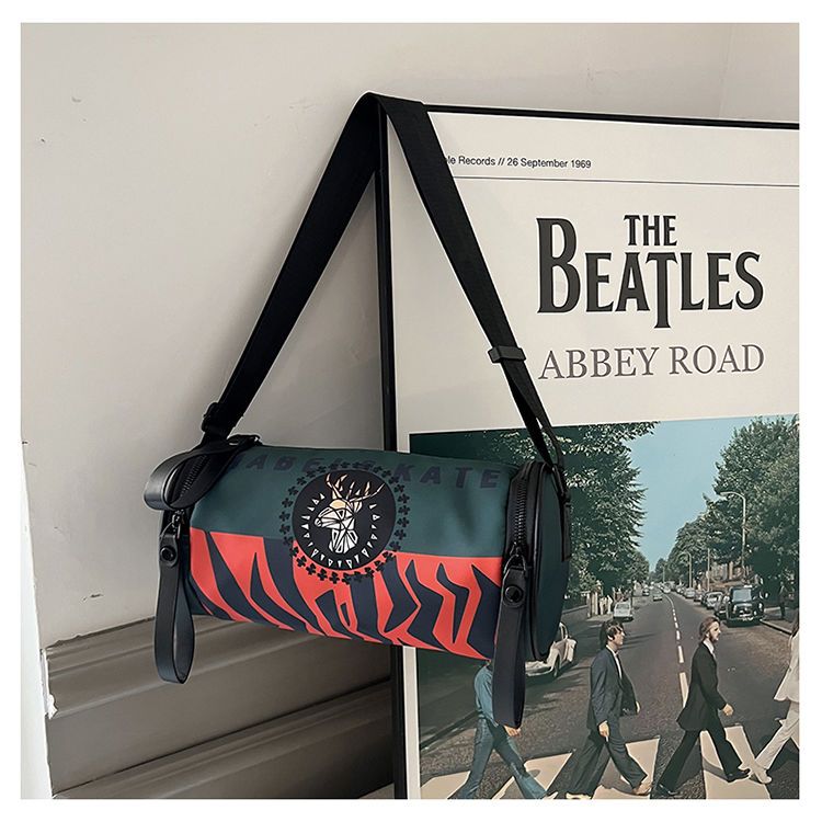 Bolso cruzado de lona de nailon para mujer, bolsa cilíndrica informal de gran capacidad, a la moda, para el pecho, novedad de 2024_voghion.com