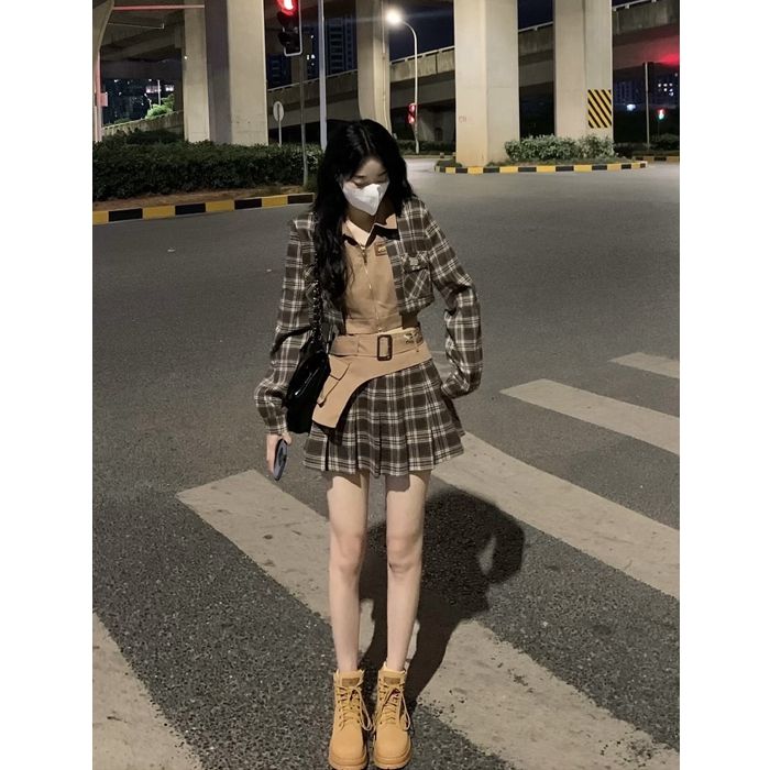 2022 Spring/Summer New Spice Girl Plaid Short Coat Women + POLO Collar Vest + High Waist Pleated Skirt Three-piece Set