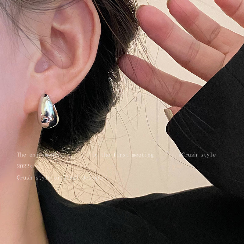 European and American style ~ arc metal earrings female summer ins simple temperament high cold earrings  new commuting earrings