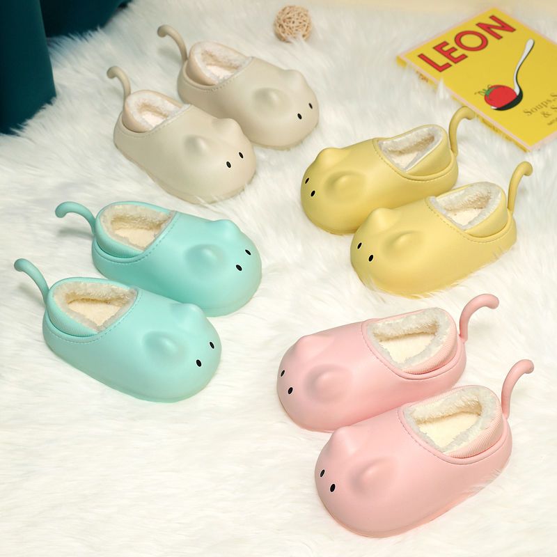 New winter slippers for children and girls, non-slip and warm, cartoon cute kitten, home parent-child waterproof cotton shoes