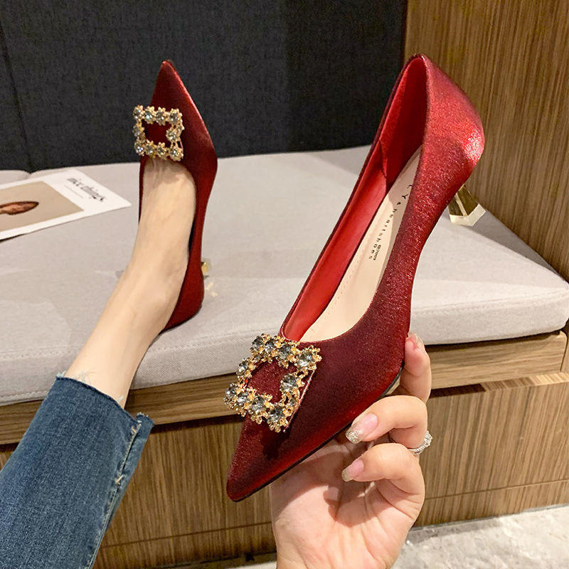 紅色婚鞋高跟鞋2023新款尖頭水鑽低跟百搭秀禾婚紗兩穿結婚新娘鞋