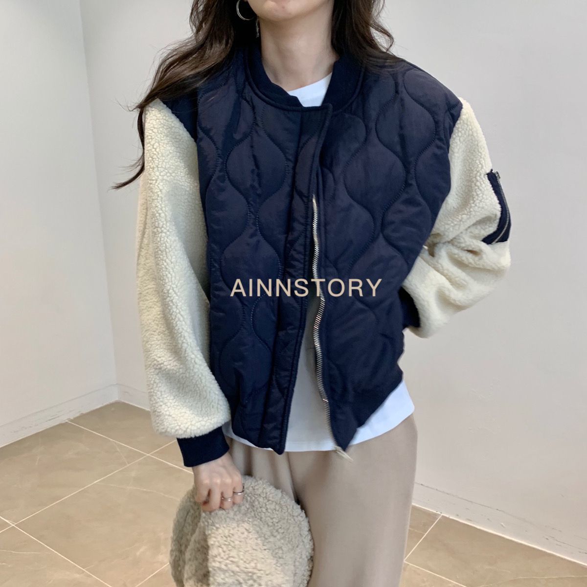 AINNSTORY 羊羔毛拼接袖子壓痕設計保暖棉服圓領拉鏈棒球服棉衣女