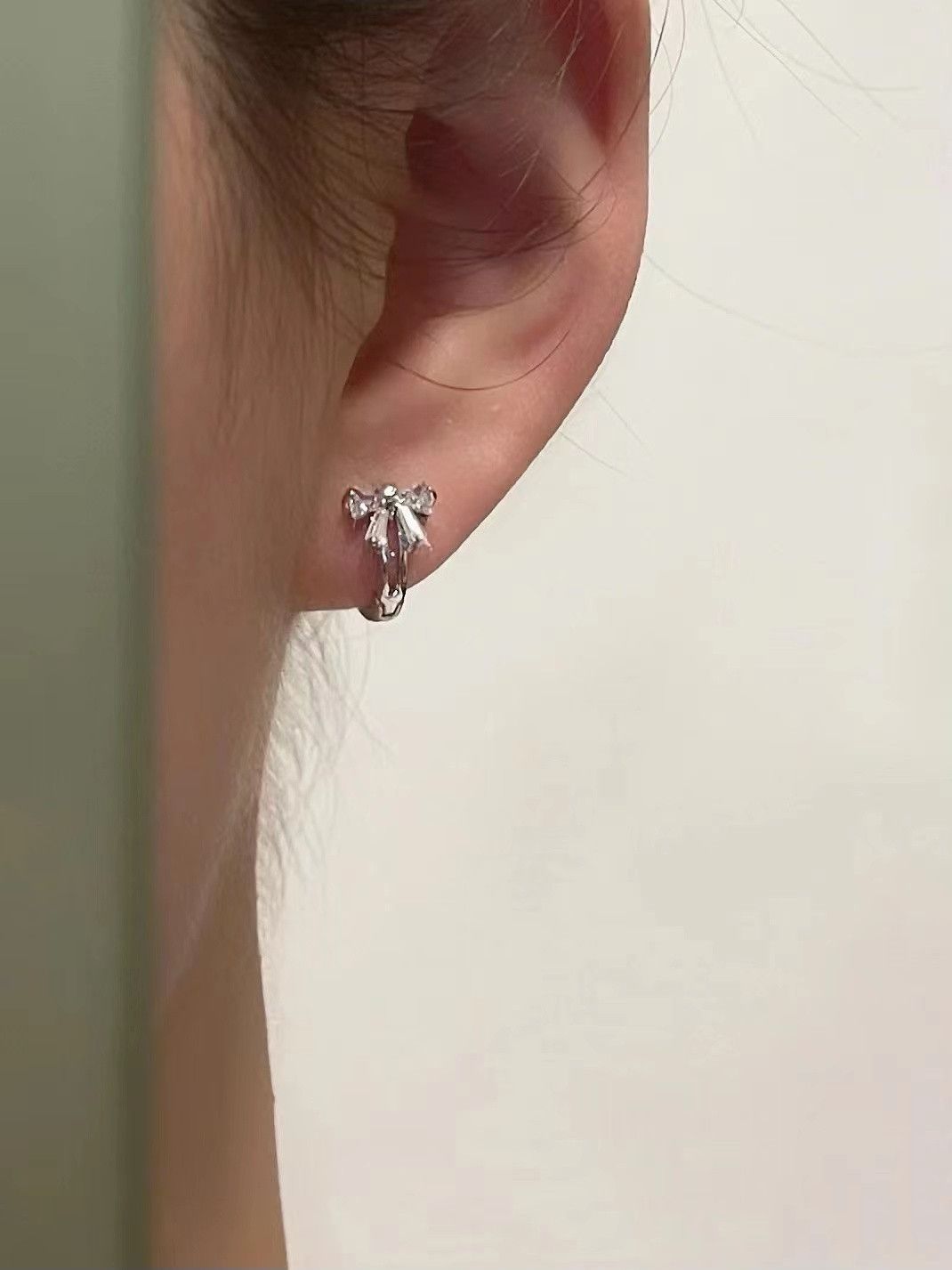 锆石蝴蝶结耳扣女小众设计高级感耳环2023年新款潮轻奢气质耳饰