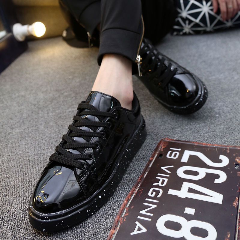 Trendige, glänzende britische Freizeitlederschuhe mit dicken Sohlen, Boardschuhe, Biskuitkuchen und dergleichen_voghion.com