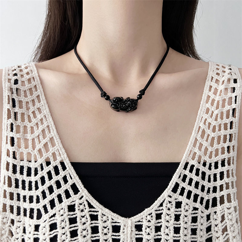 黑粉貔貅项链女情侣编织绳小众设计高级感甜酷锁骨链吊坠轻奢颈链